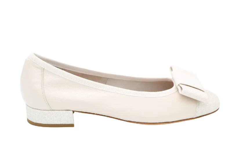 FABUCCI Cream Leather Ballet Flat with Bow